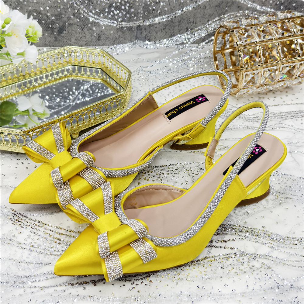 Elegant Yellow Satin Rhineston - đánh giá và giá Party Favor Bag